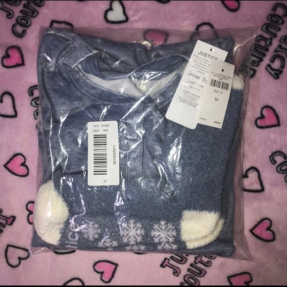 ‎‏Snowflake snow day nightgown & COZY socks - Picture 4 of 4